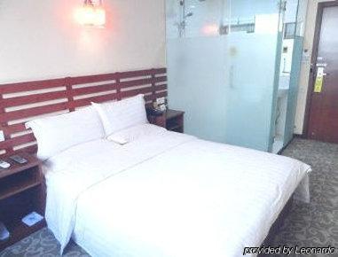 Super 8 Beijing Guang Ming Qiao Hotel Exterior photo
